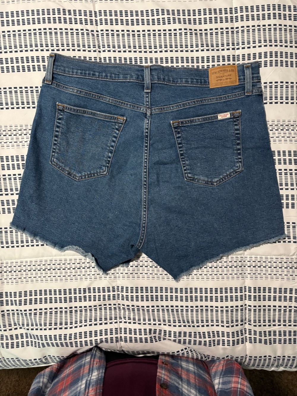 Levi's Medium Blue High-Rise Frayed Hem Jean Shorts - Picture 6 of 6